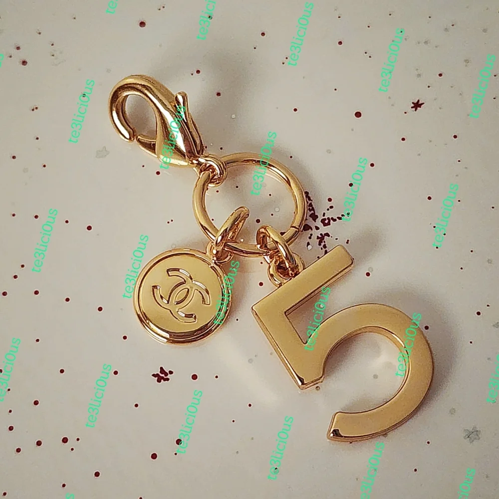 CHANEL 2023 HOLIDAY No5 CHARM - Picture 2 of 4